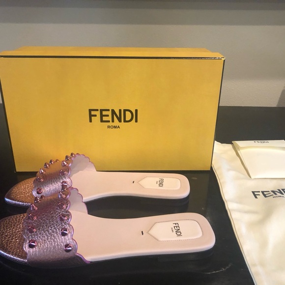 FENDI NWT FLAT STUD SANDALS Size 7.5 ROSA/STUDS - Picture 5 of 9